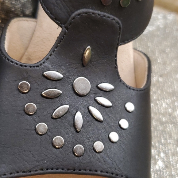 SOLD!!! SOUL by NATURALIZER Sandals - Size 8W - Picture 3 of 10